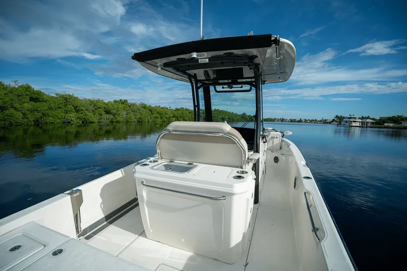 Slide: The Image of Boston Whaler 280 Dauntless 2025 - 4
