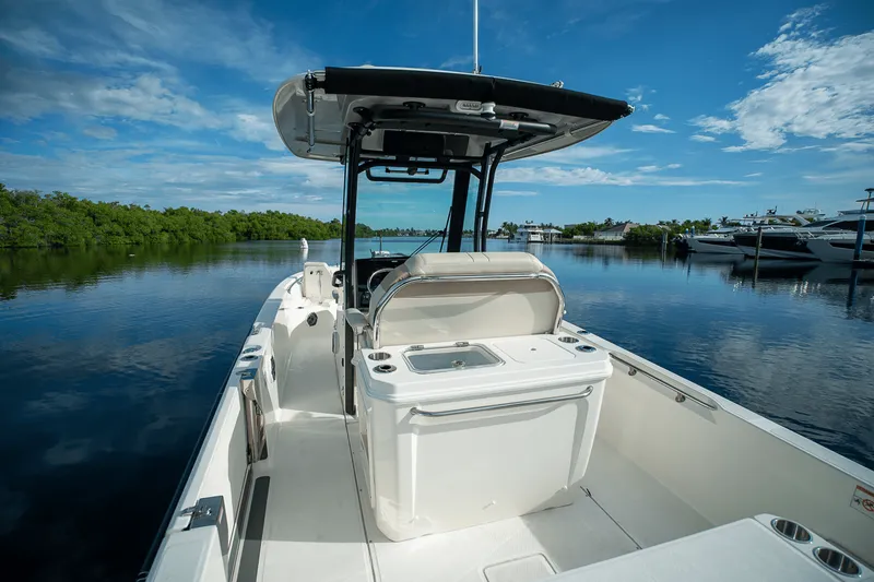 Slide: The Image of Boston Whaler 280 Dauntless 2025 - 5