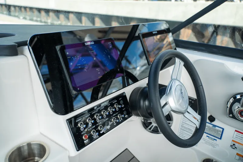 Slide: The Image of Sea Ray SDX 270 Outboard 2025 - 10