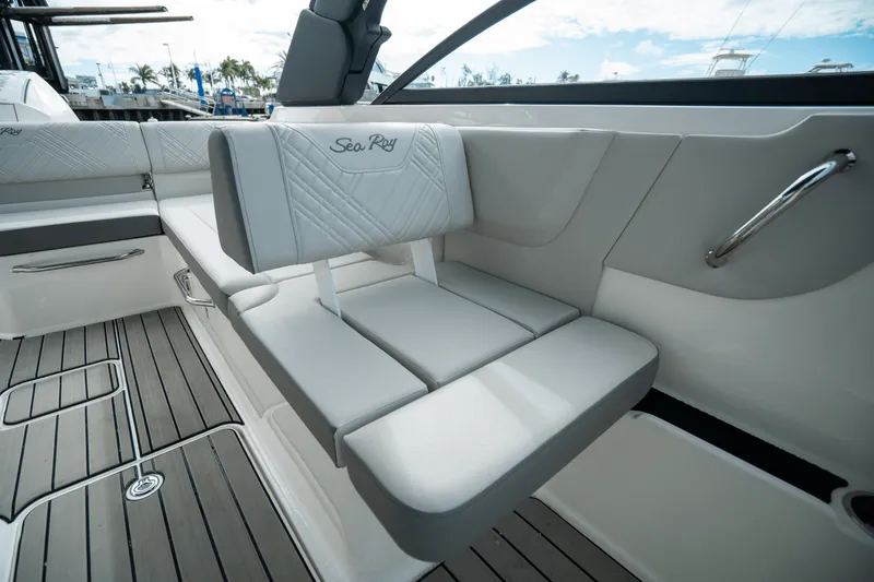 Slide: The Image of Sea Ray SDX 270 Outboard 2025 - 12