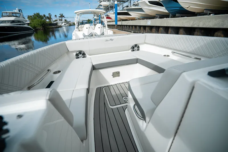 Slide: The Image of Sea Ray SDX 270 Outboard 2025 - 15