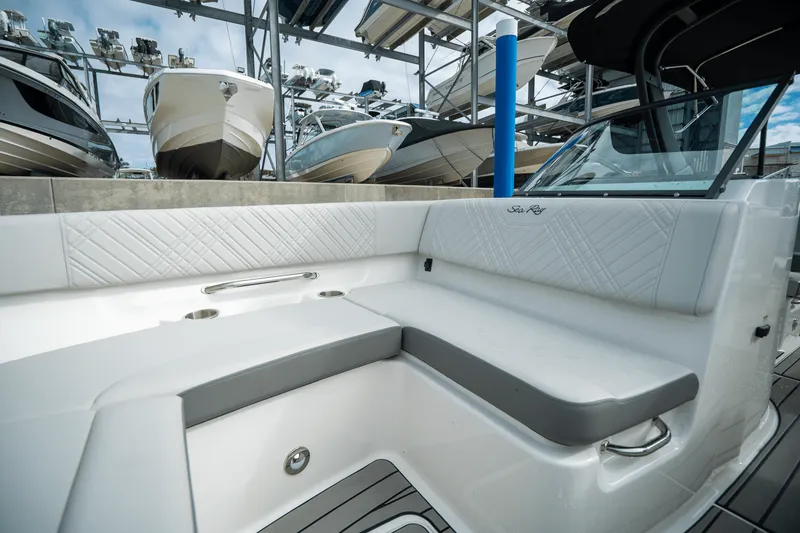 Slide: The Image of Sea Ray SDX 270 Outboard 2025 - 17