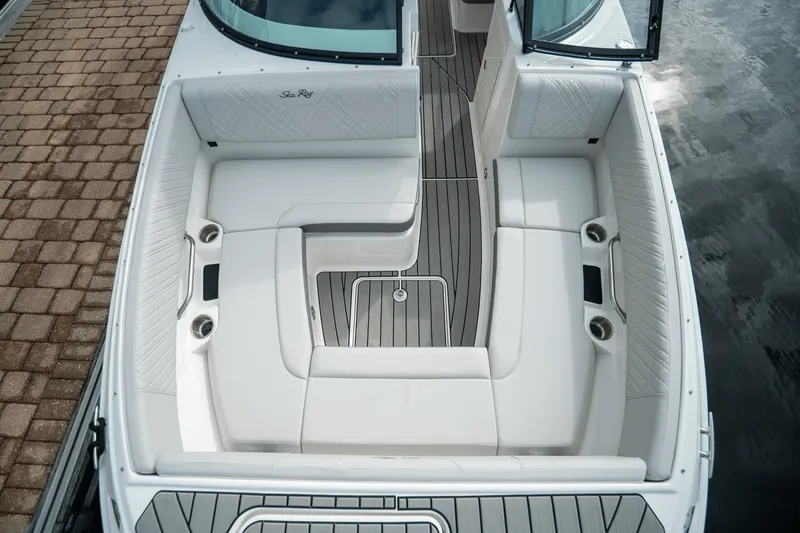 Slide: The Image of Sea Ray SDX 270 Outboard 2025 - 19