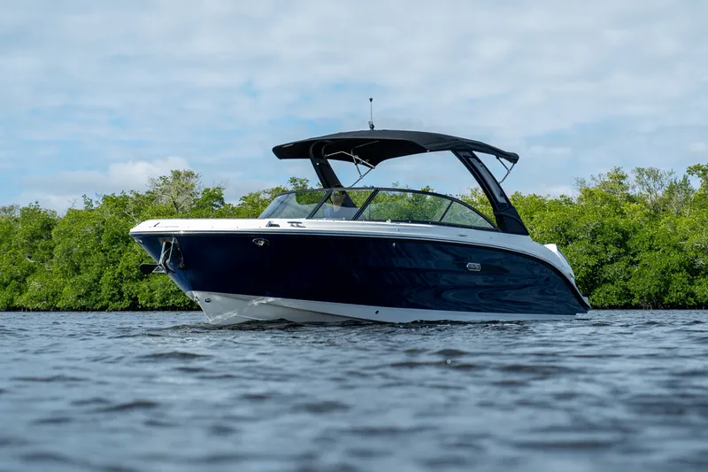 Slide: The Image of Sea Ray SDX 270 Outboard 2025 - 2