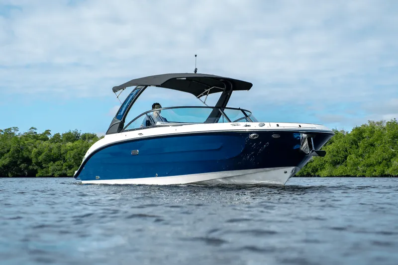 Slide: The Image of Sea Ray SDX 270 Outboard 2025 - 23