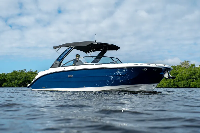 Slide: The Image of Sea Ray SDX 270 Outboard 2025 - 24
