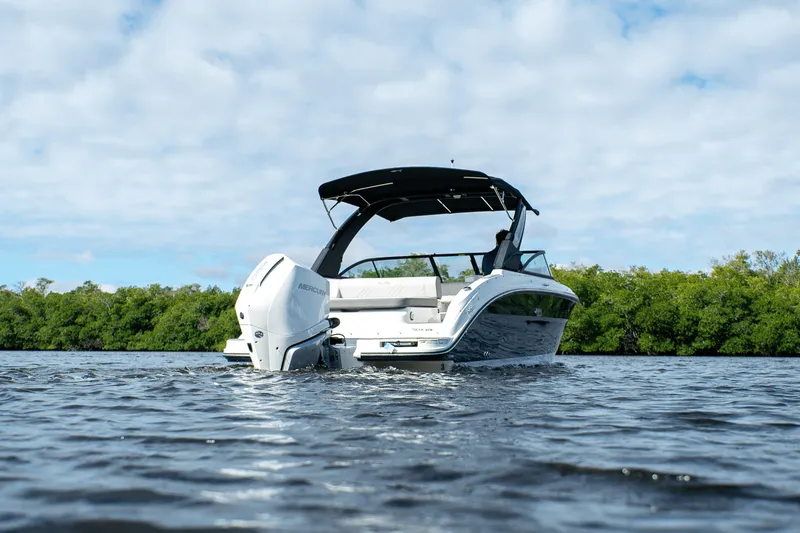 Slide: The Image of Sea Ray SDX 270 Outboard 2025 - 25