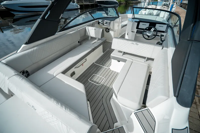Slide: The Image of Sea Ray SDX 270 Outboard 2025 - 6