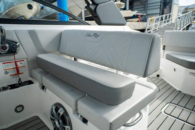 Slide: The Image of Sea Ray SDX 270 Outboard 2025 - 8