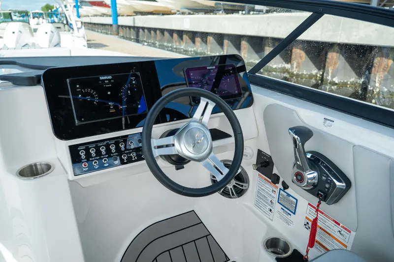 Slide: The Image of Sea Ray SDX 270 Outboard 2025 - 9
