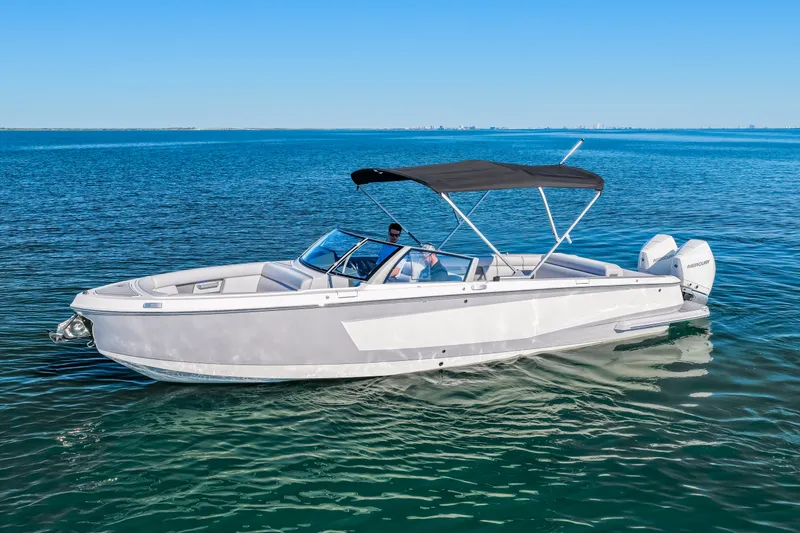 Slide: The Image of Aviara AV28 Outboard 2025 - 1