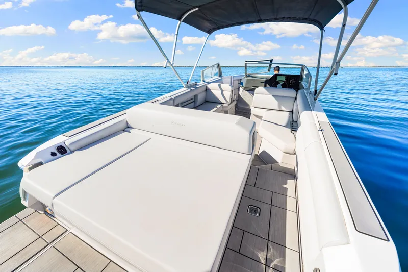 Slide: The Image of Aviara AV28 Outboard 2025 - 16