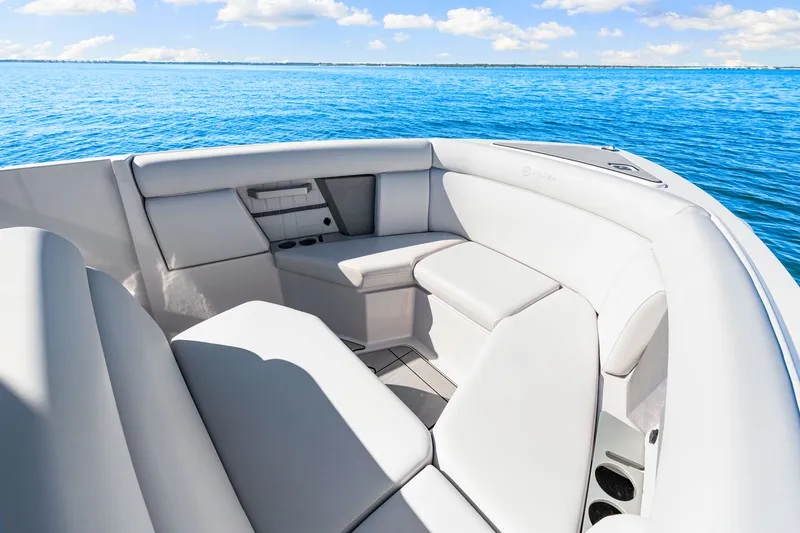 Slide: The Image of Aviara AV28 Outboard 2025 - 32