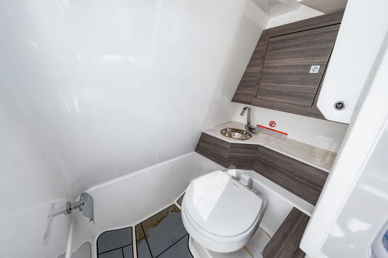 Slide: The Image of Aviara AV28 Outboard 2025 - 37