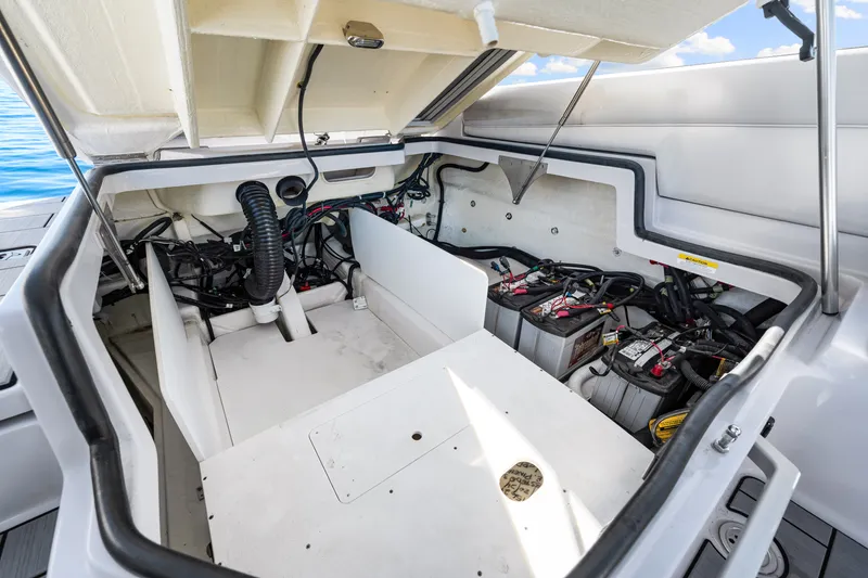 Slide: The Image of Aviara AV28 Outboard 2025 - 38