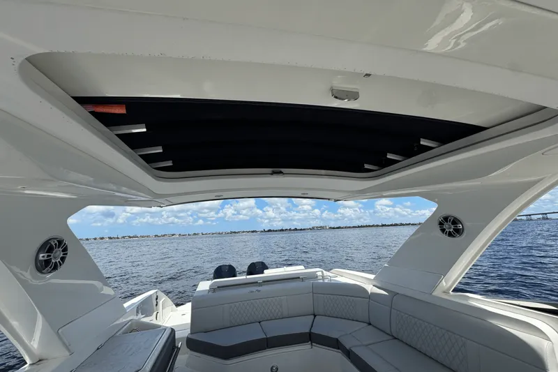 Slide: The Image of Sea Ray 310SLX OB 2022 - 13