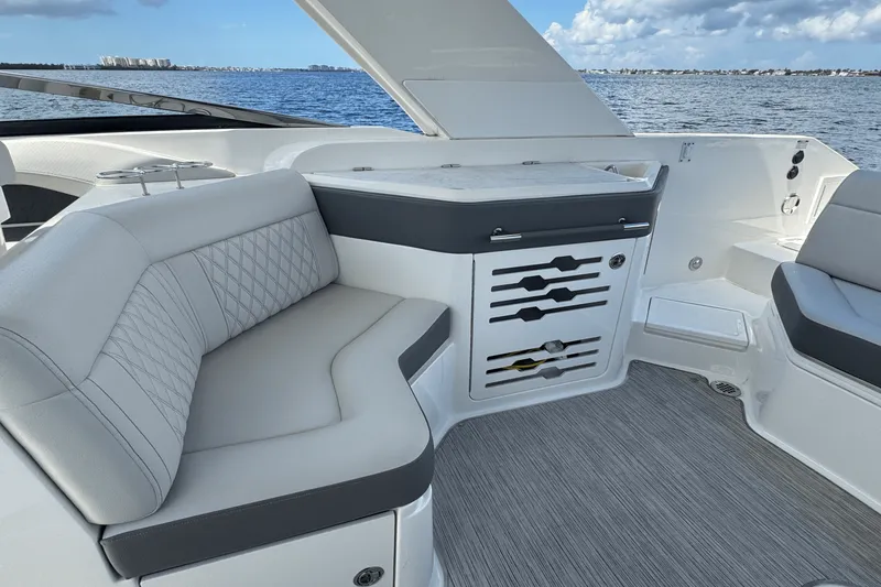 Slide: The Image of Sea Ray 310SLX OB 2022 - 15