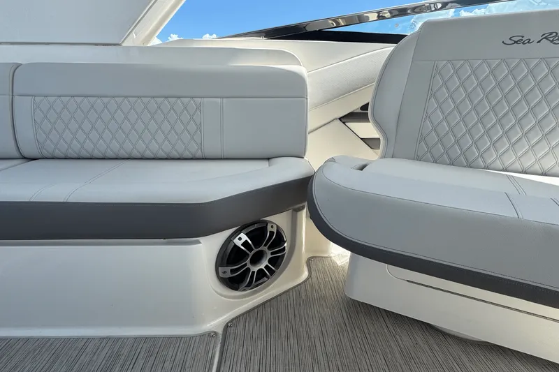 Slide: The Image of Sea Ray 310SLX OB 2022 - 16