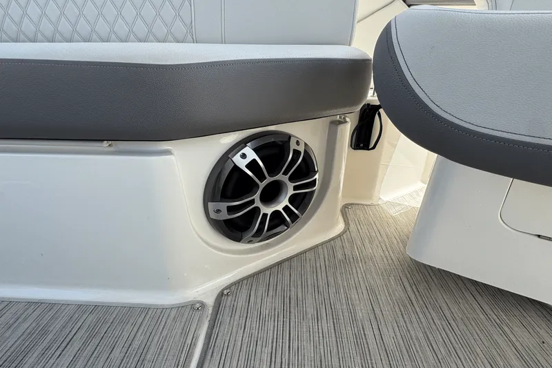 Slide: The Image of Sea Ray 310SLX OB 2022 - 17