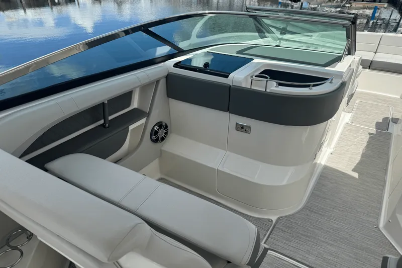 Slide: The Image of Sea Ray 310SLX OB 2022 - 34