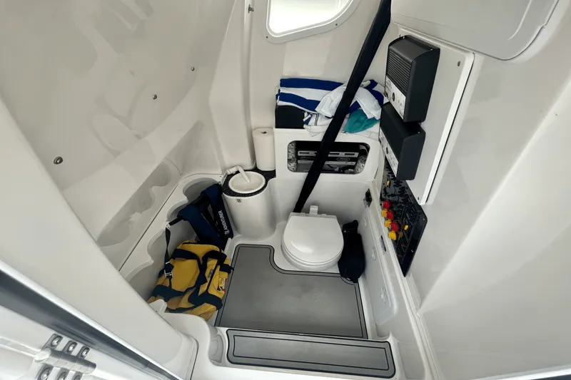 Slide: The Image of Sea Fox 288 COMMANDER 2023 - 18