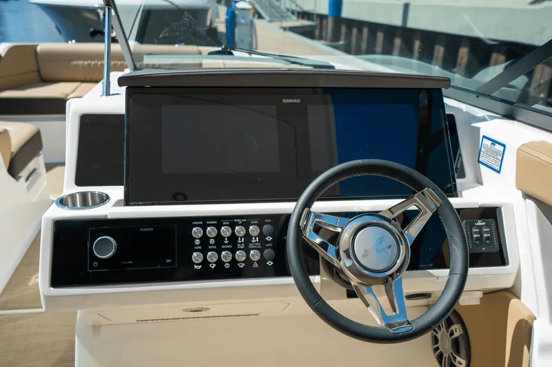 Slide: The Image of Sea Ray SLX 350 Outboard 2025 - 14