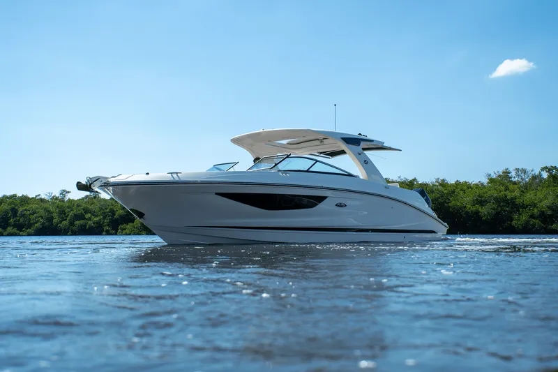 Slide: The Image of Sea Ray SLX 350 Outboard 2025 - 2