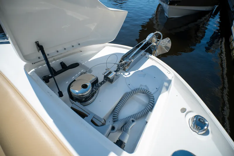 Slide: The Image of Sea Ray SLX 350 Outboard 2025 - 22