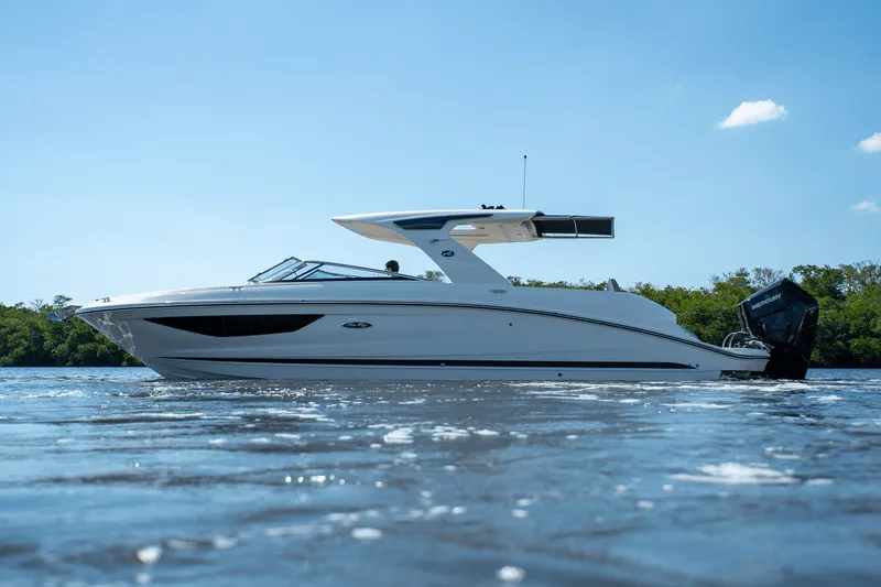 Slide: The Image of Sea Ray SLX 350 Outboard 2025 - 24