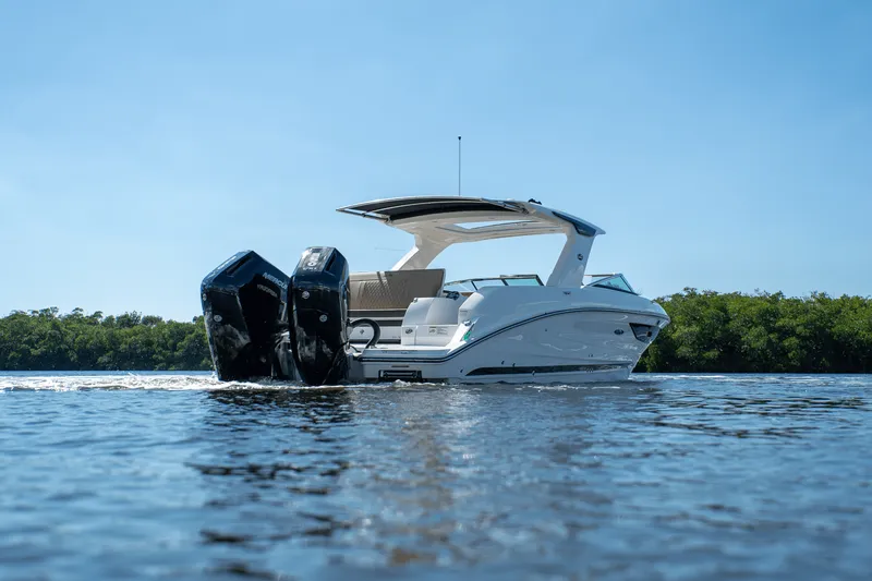 Slide: The Image of Sea Ray SLX 350 Outboard 2025 - 25