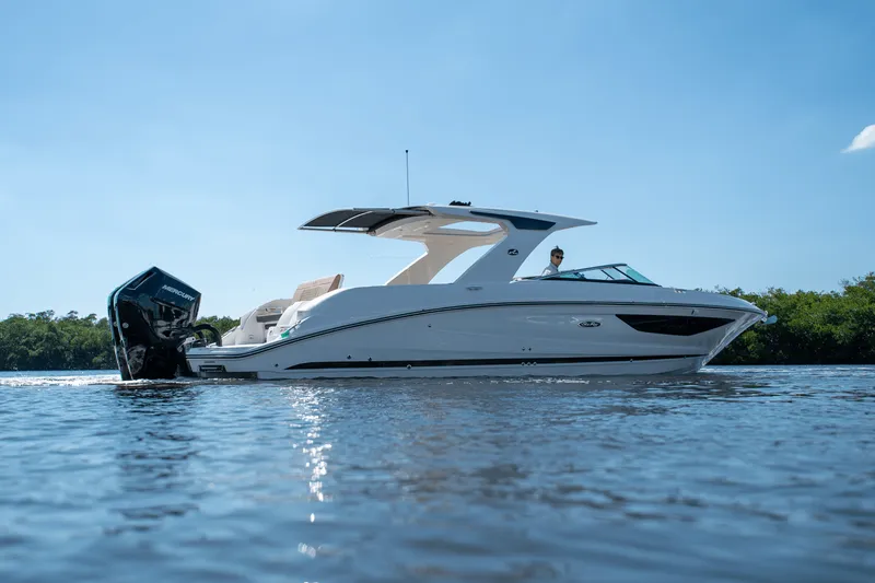 Slide: The Image of Sea Ray SLX 350 Outboard 2025 - 26