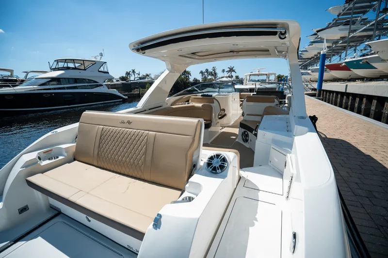 Slide: The Image of Sea Ray SLX 350 Outboard 2025 - 6