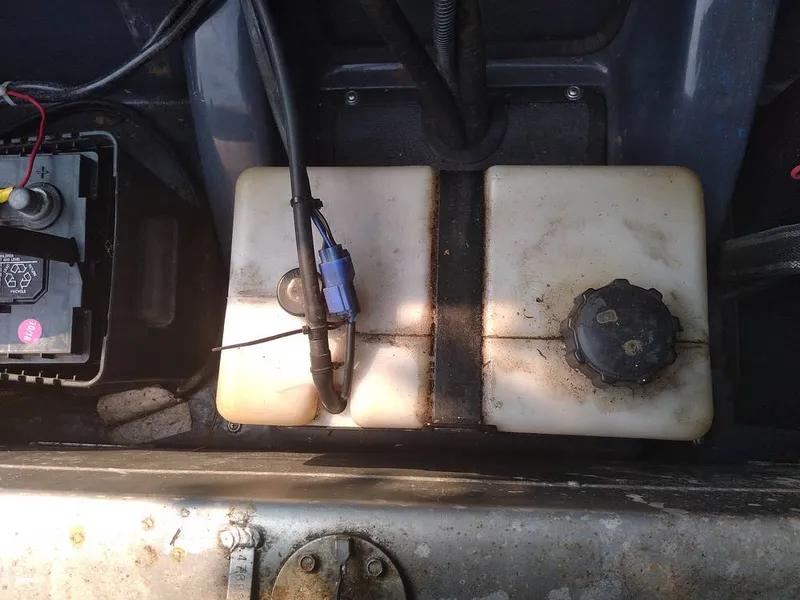 Slide: The Image of Oil Injection Tank - 9189115