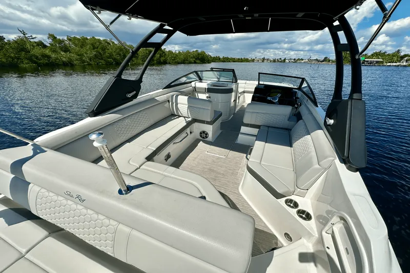 Slide: The Image of Sea Ray 270 SDX-OB 2024 - 14