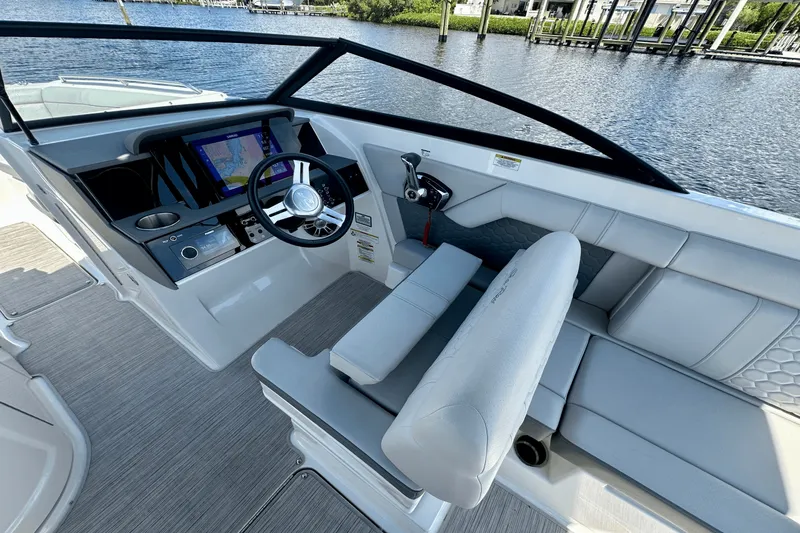 Slide: The Image of Sea Ray 270 SDX-OB 2024 - 20
