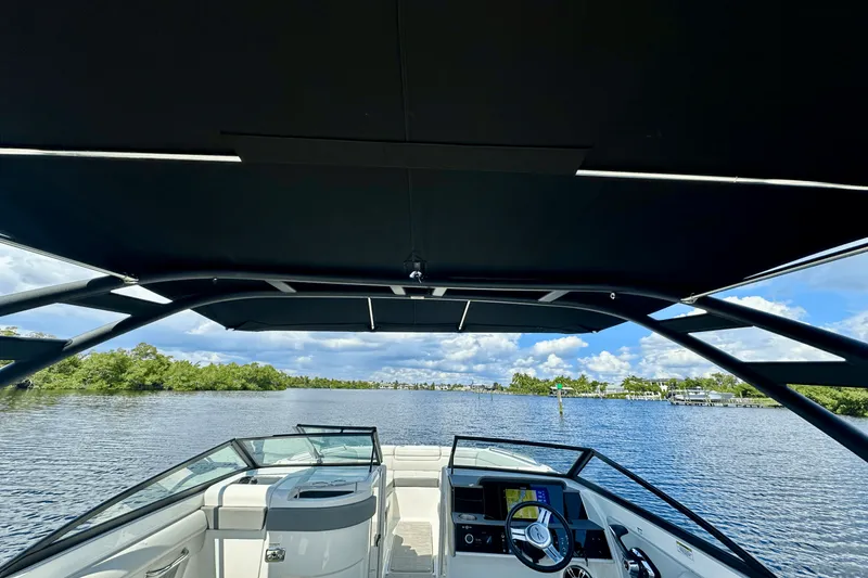 Slide: The Image of Sea Ray 270 SDX-OB 2024 - 28