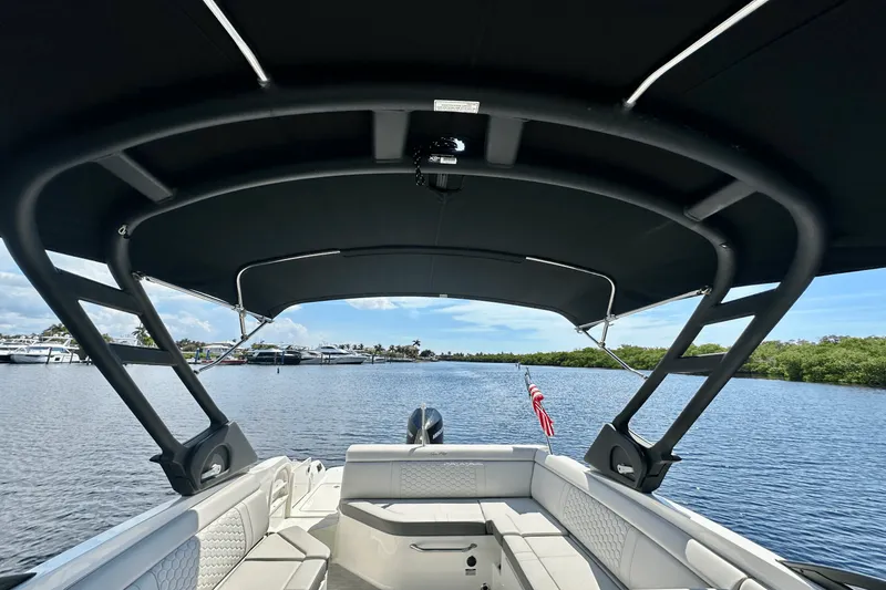 Slide: The Image of Sea Ray 270 SDX-OB 2024 - 29