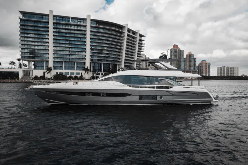 Slide: The Image of Azimut 78 FLY 2024 - 10