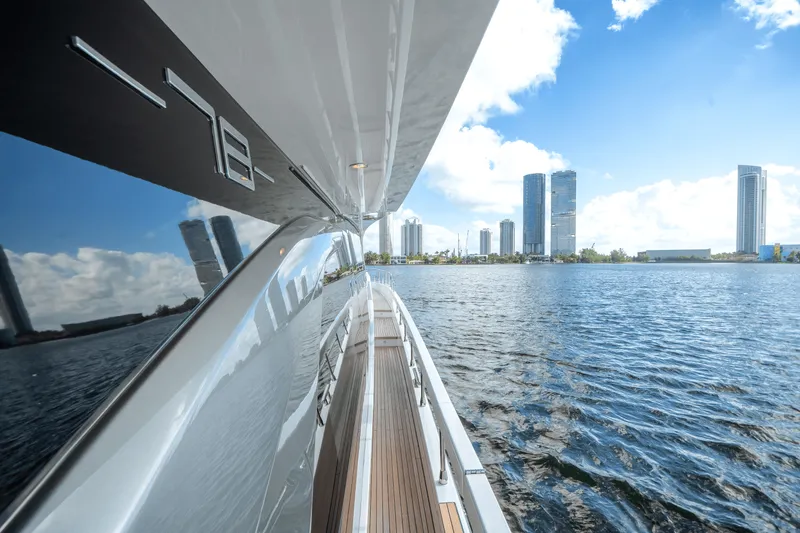 Slide: The Image of Azimut 78 FLY 2024 - 16