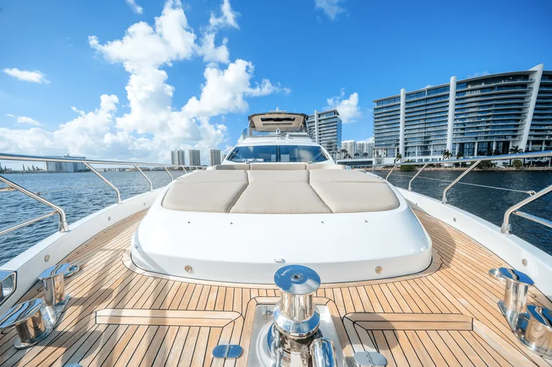 Slide: The Image of Azimut 78 FLY 2024 - 17