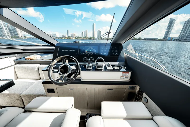 Slide: The Image of Azimut 78 FLY 2024 - 30