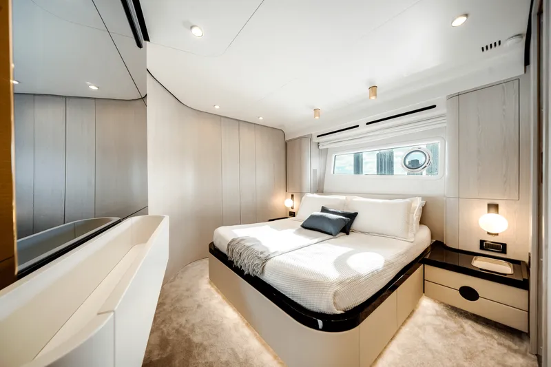 Slide: The Image of Azimut 78 FLY 2024 - 32