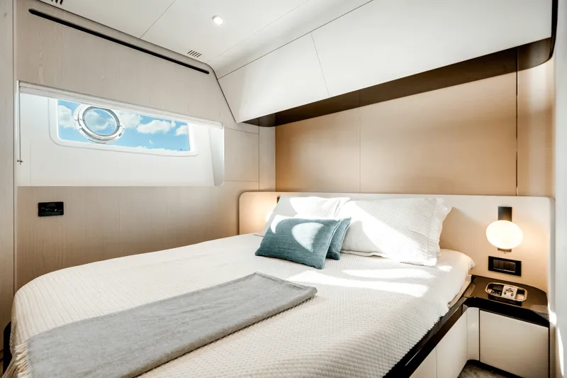 Slide: The Image of Azimut 78 FLY 2024 - 35