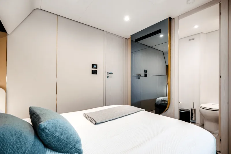 Slide: The Image of Azimut 78 FLY 2024 - 36