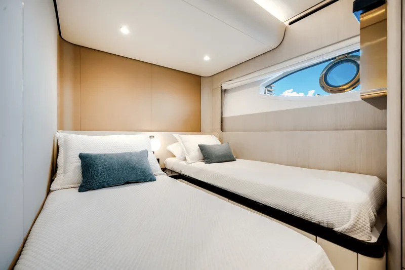 Slide: The Image of Azimut 78 FLY 2024 - 38