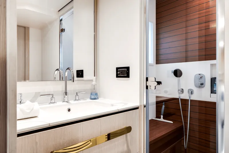 Slide: The Image of Azimut 78 FLY 2024 - 39