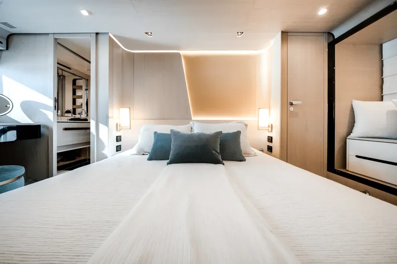 Slide: The Image of Azimut 78 FLY 2024 - 40