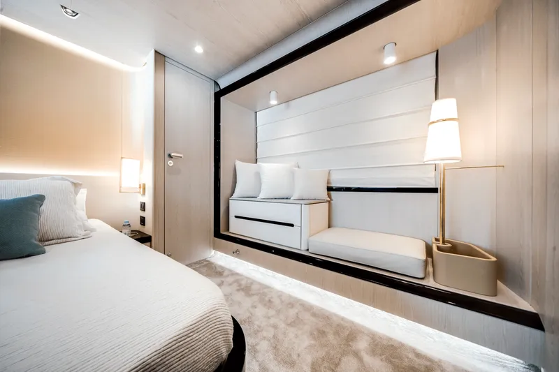 Slide: The Image of Azimut 78 FLY 2024 - 41