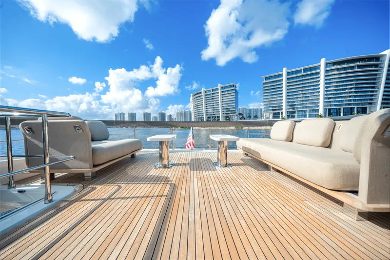 Slide: The Image of Azimut 78 FLY 2024 - 48