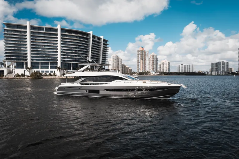 Slide: The Image of Azimut 78 FLY 2024 - 5